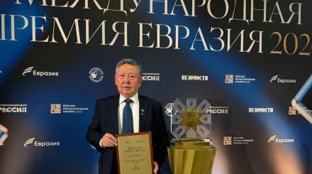 Мост дружбы, созданный из книг
