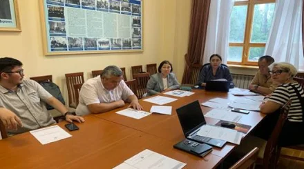 Тарихшылар ХХ ғасырдағы балалар панасыздығының себептері мен салдарын саралады