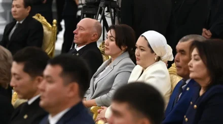 Президент присвоил казахстанцам почетные звания и вручил госнаграды в преддверии Дня Республики