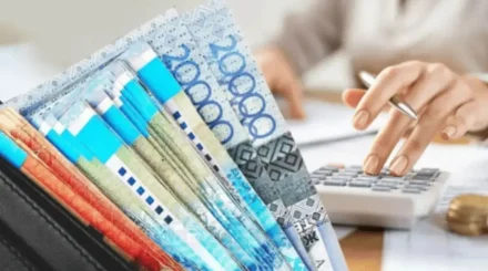 Казахстанцы зарабатывают в среднем 486 тысяч теңге в месяц