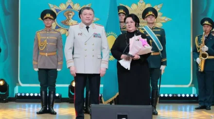 Ғазиз Байтасов атындағы алғашқы медаль батырдың жұбайына табысталды