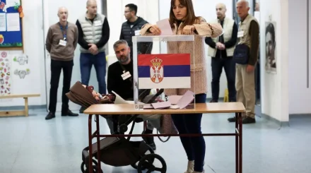 Сможет ли Вучич сохранить власть? Сербия выбирает парламент после протестов