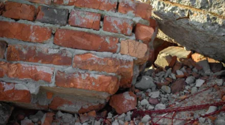   Семейде үйдің төбесі опырылып, ер адам үйінді астында қалды   