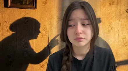 «Боюсь родных»: 17-летняя казахстанка заявила, что ее выгнали из дома после смерти отца