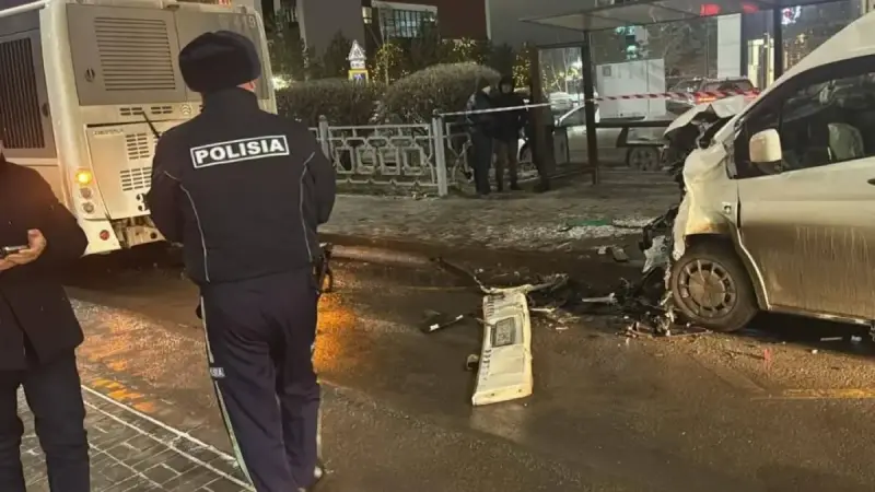 Астанада микроавтобус пен маршруттық автобус соқтығысып, бір адам қаза тапты