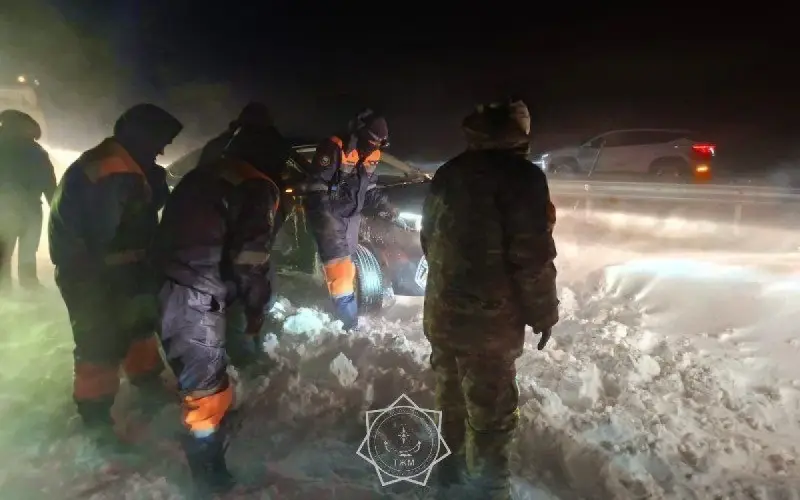 Алматылық құтқарушылар бір түнде 100-ге жуық адамды құтқарды