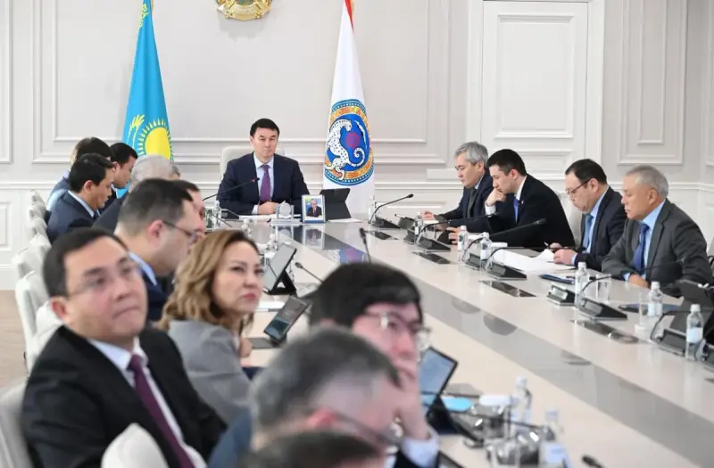 Алматыда тұрғындарды МӘМС жүйесімен қамтуды кеңейту шаралары талқыланды
