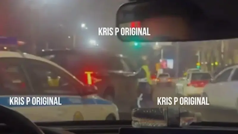 GTA ойынындай: Алматыда кроссовер мінген шетелдік өзге көлікті жаншып, полициядан қашып кетті (ВИДЕО)