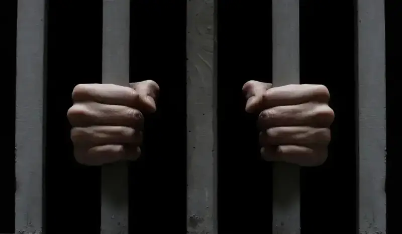 БҚО тұрғыны алты ай заңсыз қамалғанын дәлелдеп, 7,7 млн теңге өндіріп алды