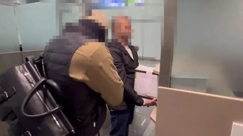 Шымкентте алаяқтық жасап, 95 млн теңгені қалтасына басқан ер адам Антальяға барып тығылған