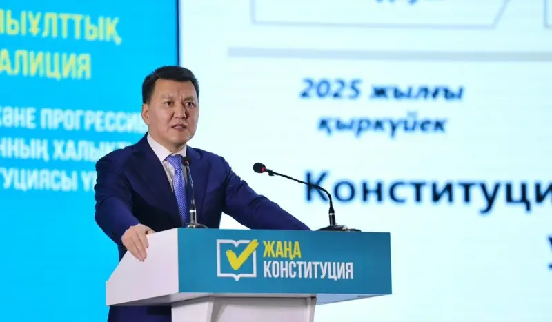 Ұлы Абай өлкесіндегі ашық әңгіме: Ерлан Қарин Мемлекет басшысы неге Тәуелсіздік пен Егемендік сөздерін бас әріппен жазатынын түсіндірді