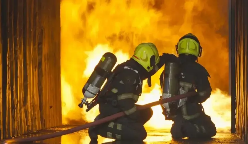 Қарағандыда бесінші қабаттағы пәтер өртеніп, 20 адам апат баспалдақпен құтқарылды