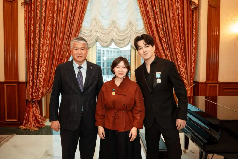 Димаш Құдайберген мен Самал Еслямова ТҮРКСОЙ марапаттарына ие болды