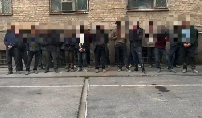 Шымкентте заңсыз жұмыс істеген 20 шетелдік ұсталды