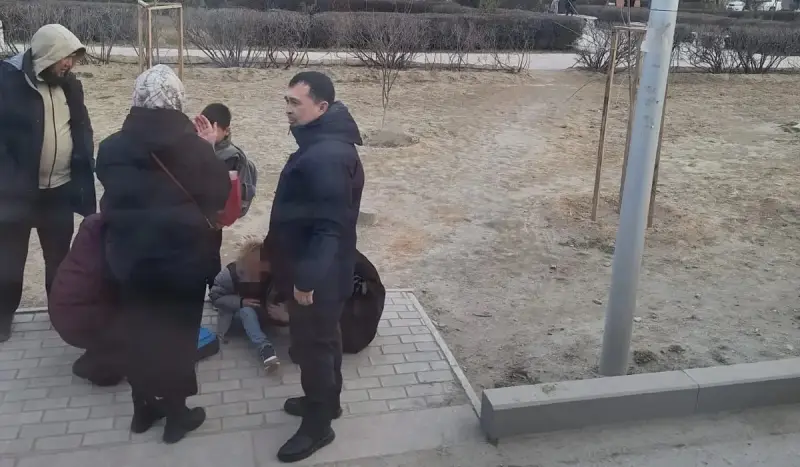 Ақтауда жаяу жүргіншілер өткелінен өтіп бара жатқан баланы көлік қағып кетті