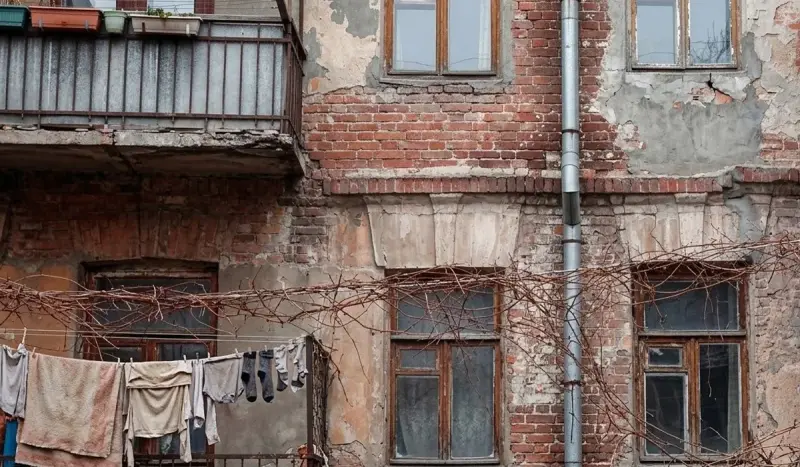 Елу мыңнан астам адамға қауіп төнді: Қазақстанда апатты үйлердің саны көбейген
