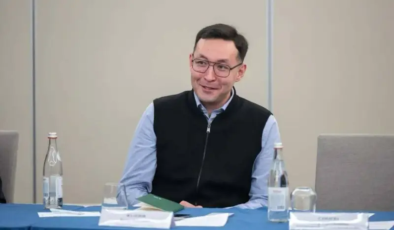 «Бүгін ғана Гарвардтан шақырту алған еді»: Тоқаев жас қаржыгерге Ұлттық банктен лауазым берді