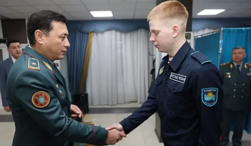 Референдум мен 18 жасы қатар келді: Ұлттық ұланның сарбазы өмірінде алғаш рет дауыс берді