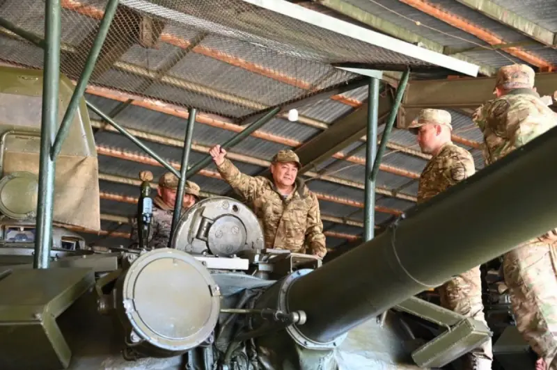 Начальник генштаба проверил организацию боевой подготовки в гарнизонах на востоке Казахстана