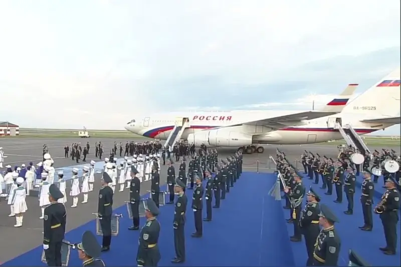 Владимир Путин прибыл с госвизитом в Казахстан