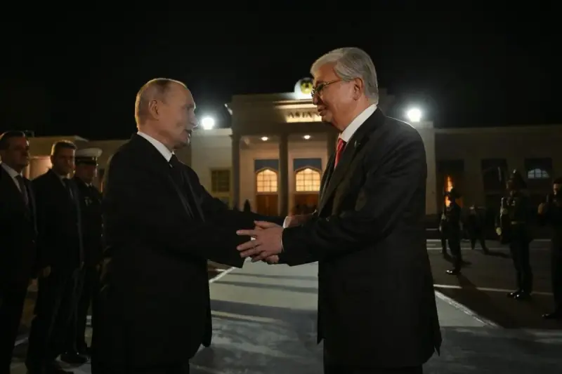 Токаев проводил Путина в аэропорту Астаны