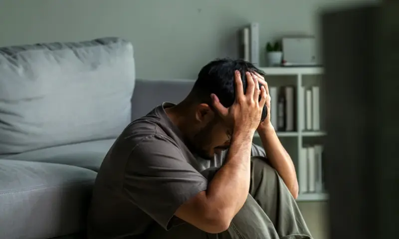 Мальчиков не учат говорить о чувствах: почему казахстанские мужчины живут меньше и чаще умирают