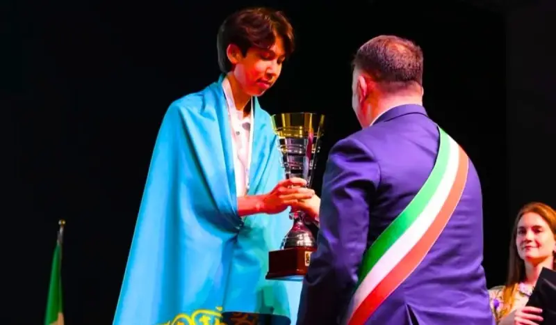 15-летний казахстанец взял медаль чемпионата мира по шахматам