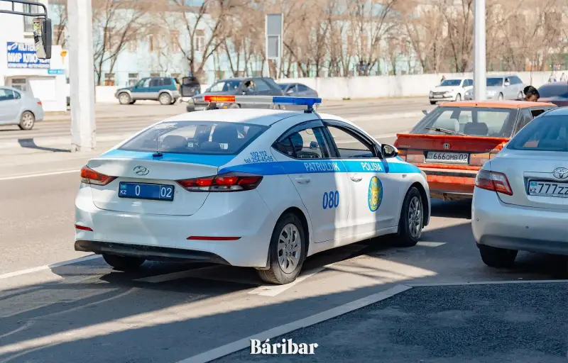 В Павлодаре мужчина после кражи угнал патрульный автомобиль полиции и попал в ДТП