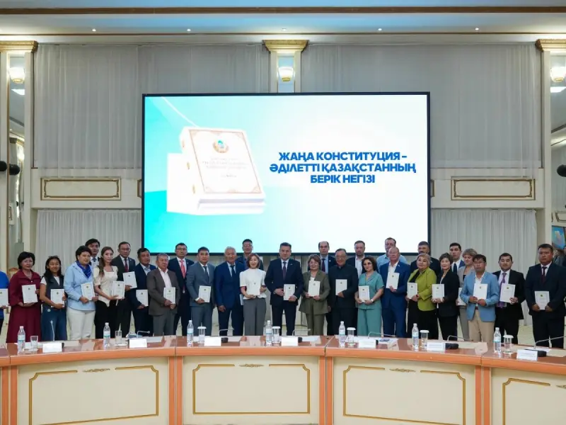 Әділетті Қазақстанның берік іргетасы: Өскеменде Жаңа Конституция талқыланды