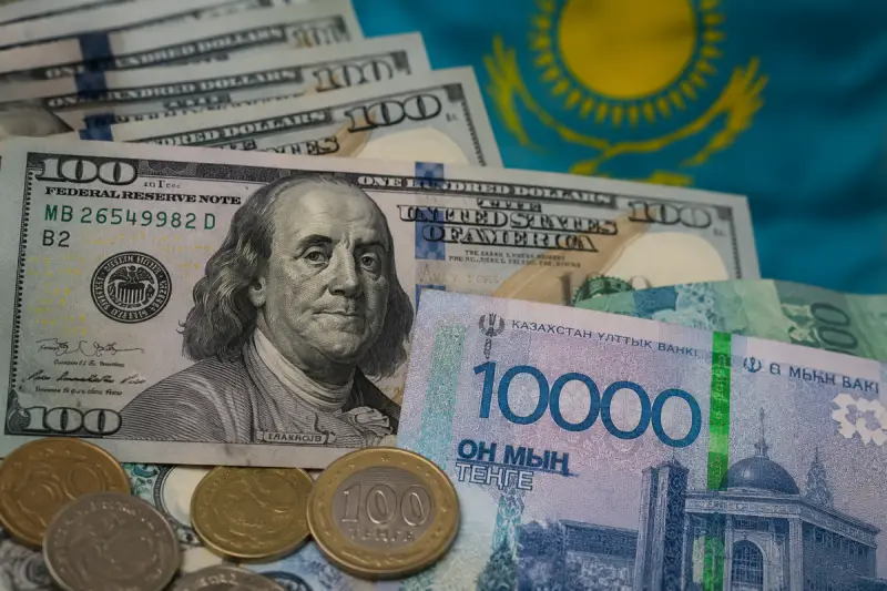 Доходы растут только на бумаге? Что происходит с зарплатами в Казахстане