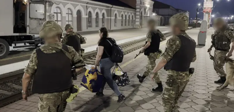 Из России экстрадировали казахстанку, скрывавшуюся от отбывания наказания (ВИДЕО)