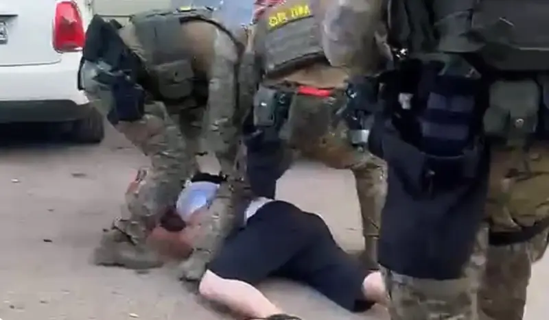 Избивали несколько часов и требовали отдать автомобиль: в Актобе задержали пятерых мужчин (ВИДЕО)