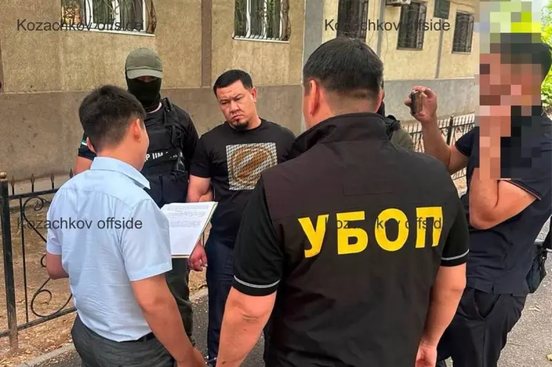 «Решить вопрос» за миллион: в Шымкенте задержали блогера АСКО