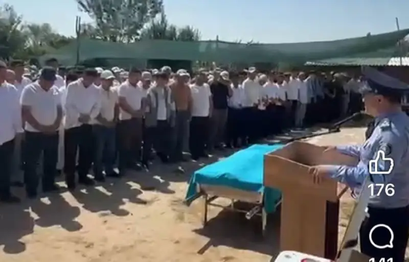 В Туркестане простились с погибшим при исполнении полицейским