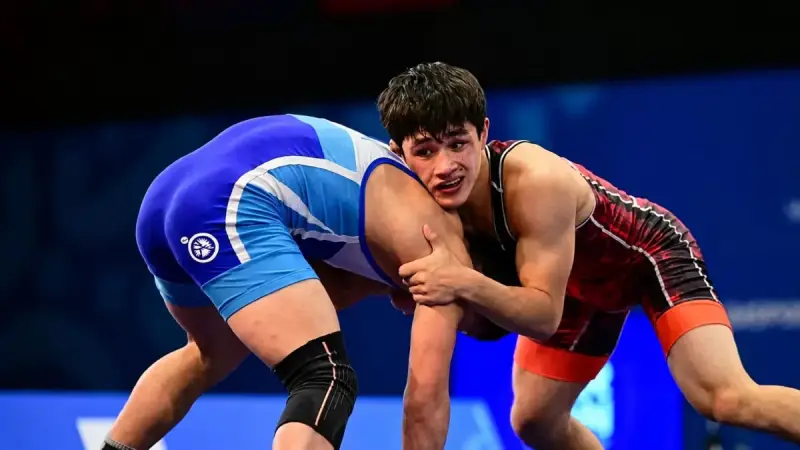 Қазақстандық балуандар жастар арасындағы Азия чемпионатында екі "алтын" алды (ВИДЕО)