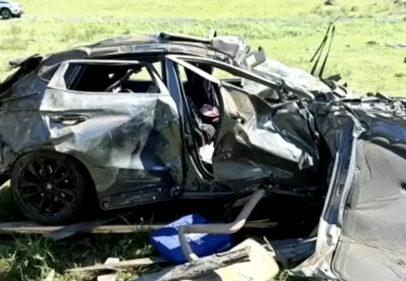 Автомобиль с казахстанцами перевернулся в России