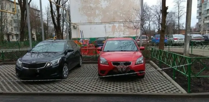 В Казахстане запретили «приватизировать» парковочные места во дворах: нарушителям грозят крупные штрафы