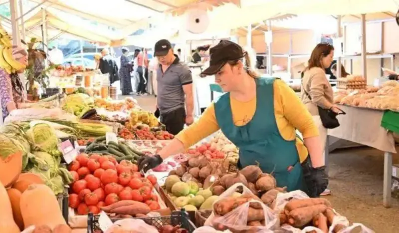 В Казахстане зафиксировали дефляцию: какие товары подешевели