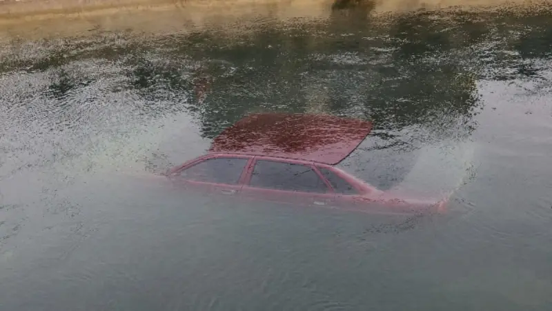 Две сестры погибли после того, как авто съехало в водоем под Астаной