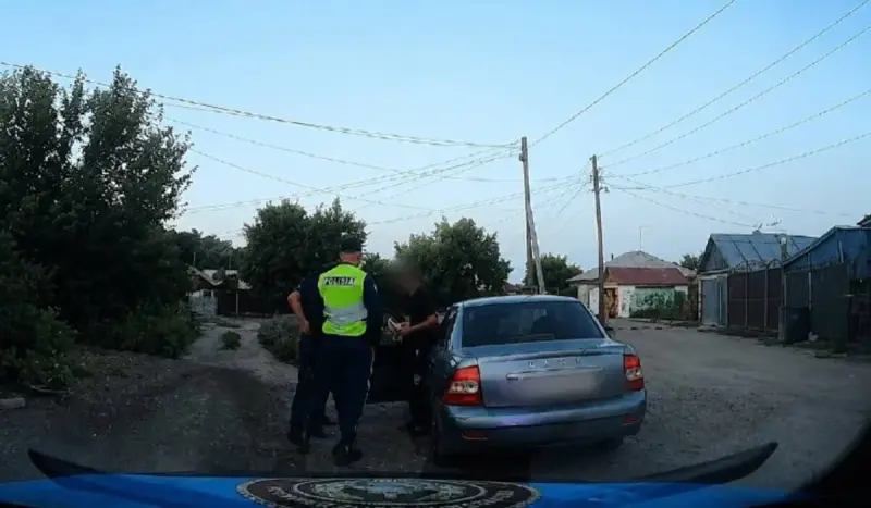 Ночное задержание пьяного водителя в Семее сняли на видео
