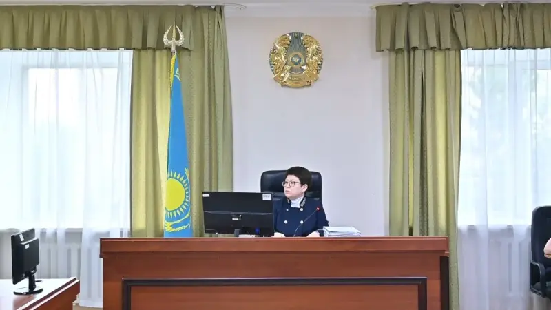 С ножом на судоисполнителя: в Костанае судят бывшего полицейского