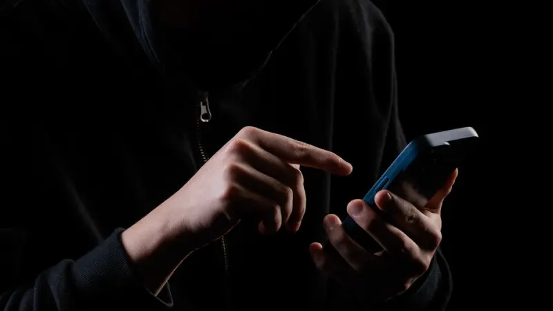 Житель Астаны выманивал деньги, обещая трудоустройство в Англии через  TikTok