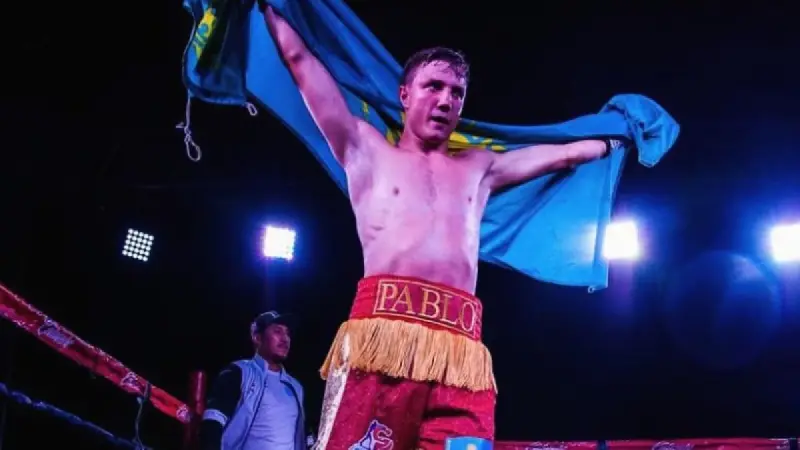 Қазақстандық боксшы АҚШ-та екі чемпиондық белбеуді жеңіп алды