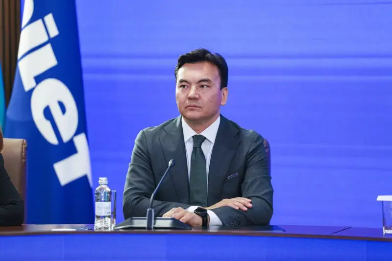 86% новых лиц: с каким списком партия "Әділет" идет в Курултай