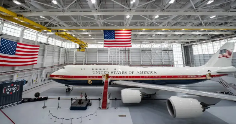   Дональд Трамп 1 млрд доллар тұратын жаңа Air Force One әуе кемесімен ұшады   