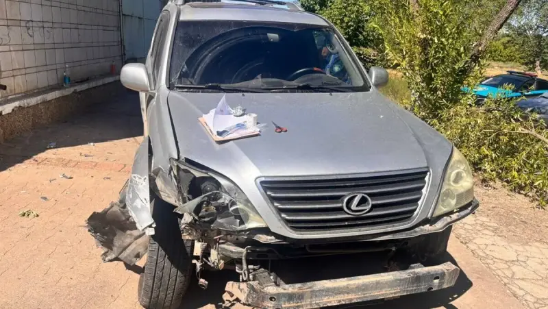 Угнал и разбил: в Степногорске рабочий тайком забрал Lexus у спящего хозяина
