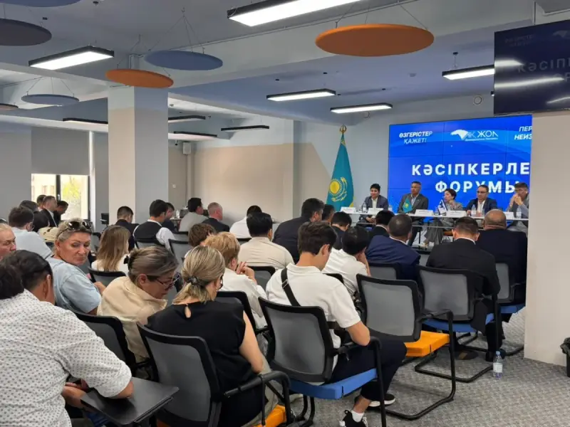 Члены Республиканского штаба Демократической партии "Ак жол" проводят встречи с избирателями"