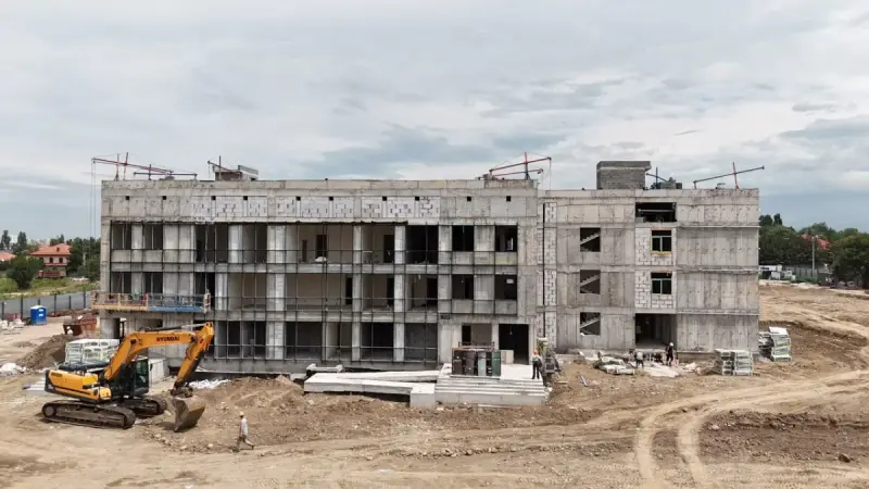 В Наурызбайском районе Алматы строят три новых медицинских объекта