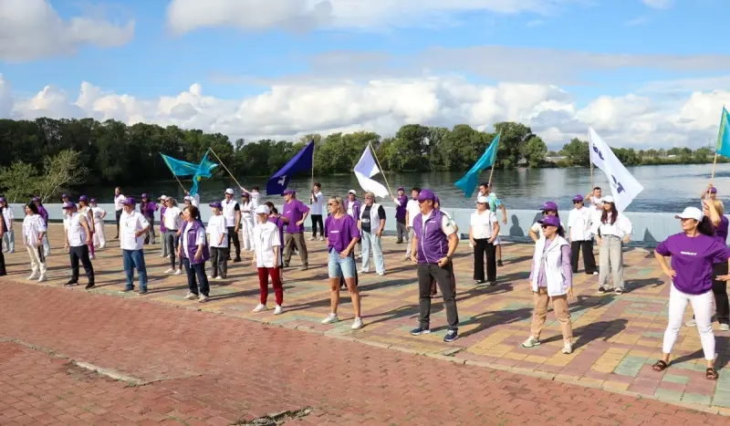 Өскеменде «Әділет» партиясының өкілдері мен белсенді жастар таңғы жаттығу акциясын өткізді