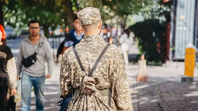Өскеменде үйін сағынған сарбаз әскери бөлімнен қашып кетті